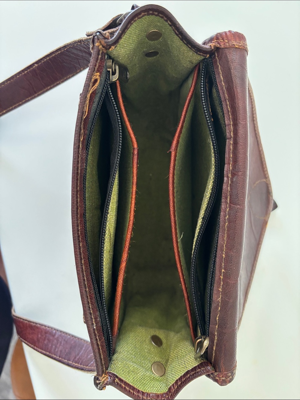 Vintage-Style Brown Leather Crossbody Bag - Picture 7 of 8